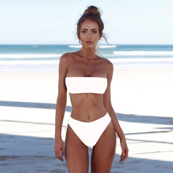 Bikini - Picture 3 of 3